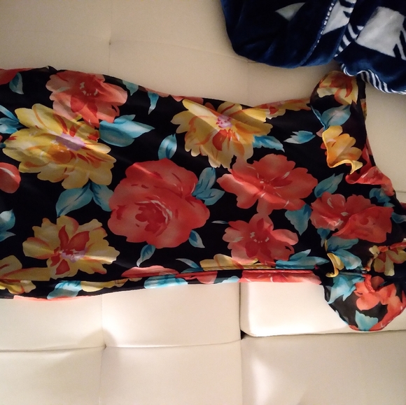 Dresses - Picture 5 of 8